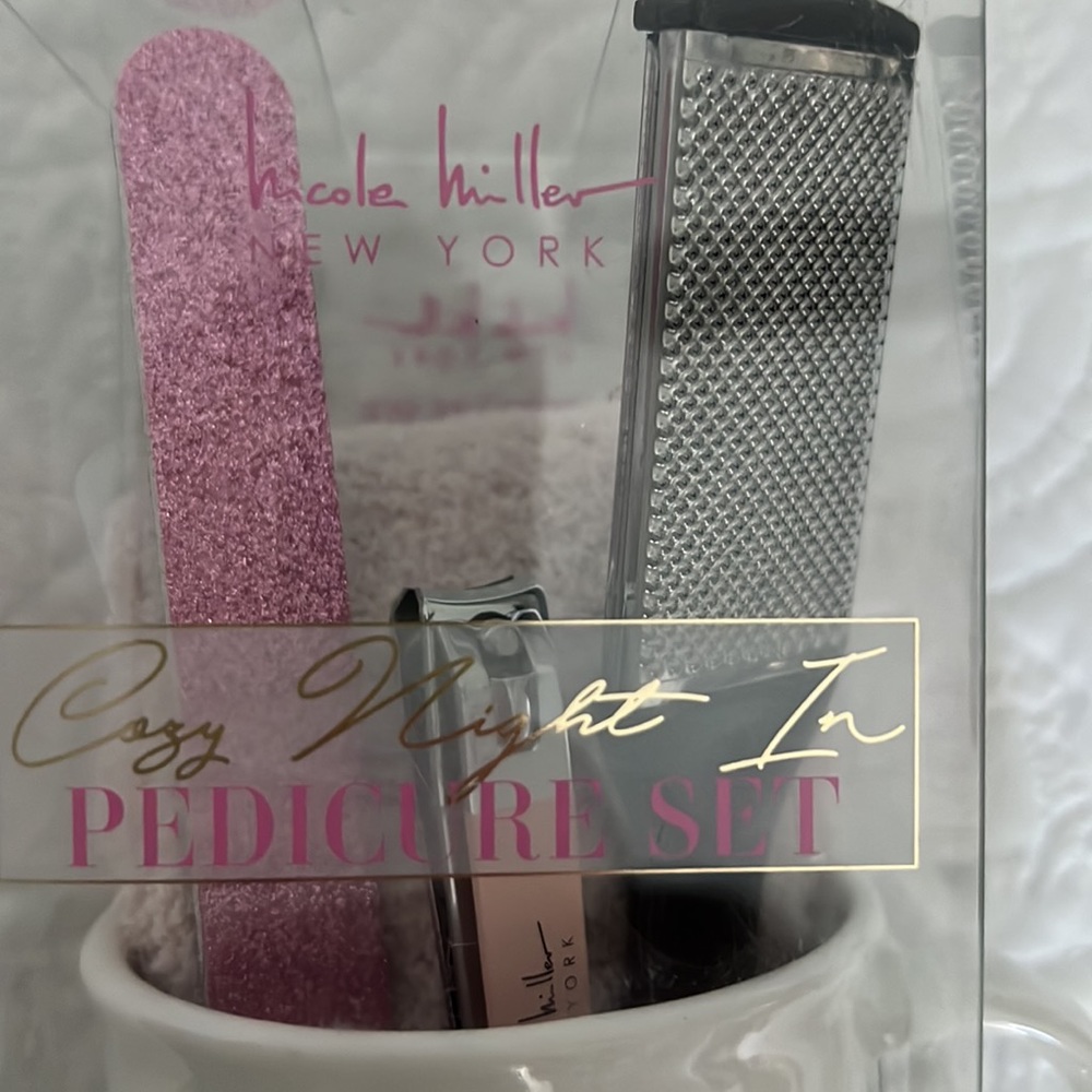 Pedicure Set - Picture 3 of 7